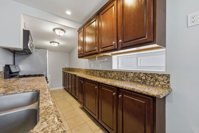 Foto del edificio - 126 E Balboa Blvd