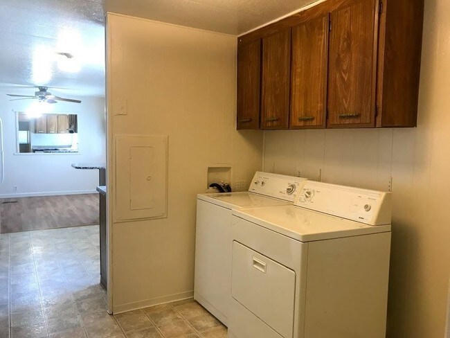 Building Photo - 2 br, 2 bath House - 451 NE Thelma Ave