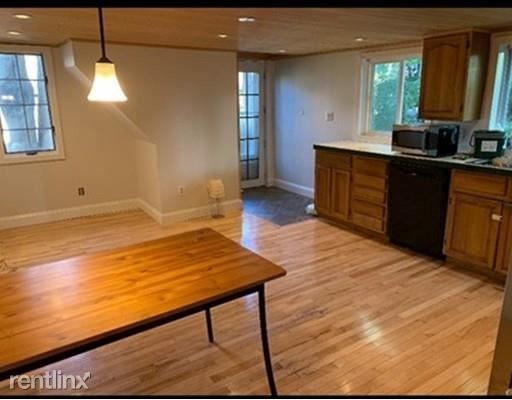 Building Photo - 2 br, 1 bath Triplex - 253 Broadway