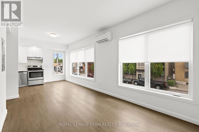 Building Photo - 506-506 Gladstone Ave