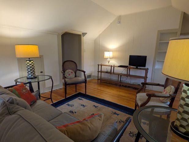 Foto del edificio - 220 Melrose Cir