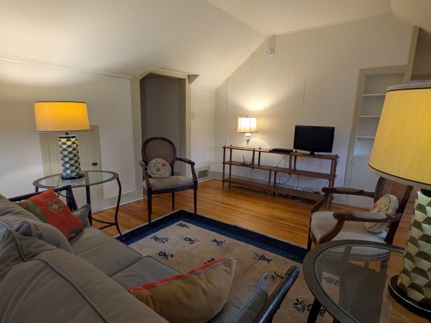 Building Photo - 220 Melrose Cir