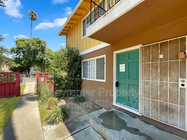Building Photo - 5719 Via Monte Dr