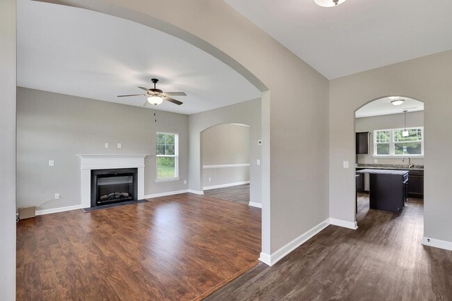 Building Photo - 3 Bedroom with BONUS in Swansboro HS District!