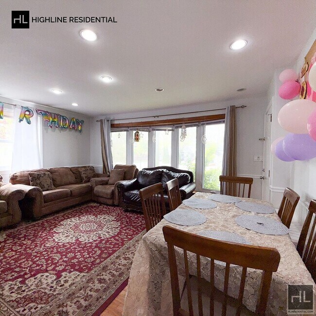 Foto del edificio - 17-17 Francis Lewis Blvd