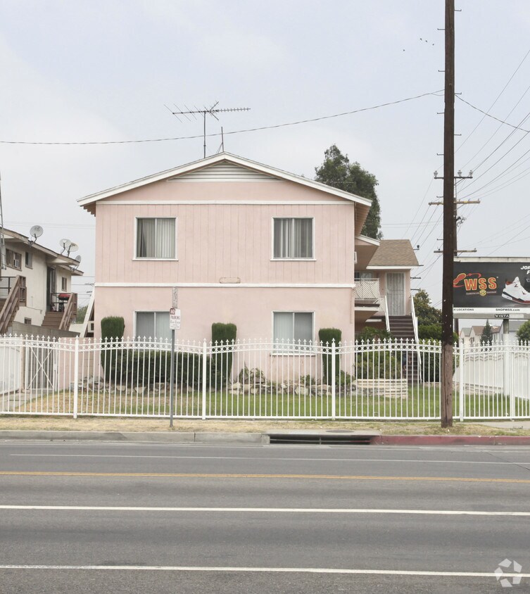 Foto principal - 11401 Sherman Way