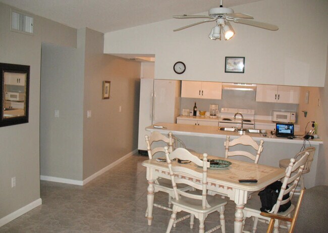 Building Photo - 545 Waterside Dr