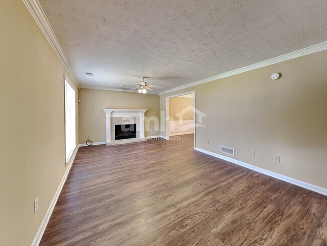 Building Photo - 2818 Green Estates Dr