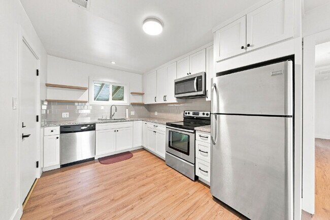 Foto del edificio - 3/1 Charmer in the Garden Tract - Dog Friendly