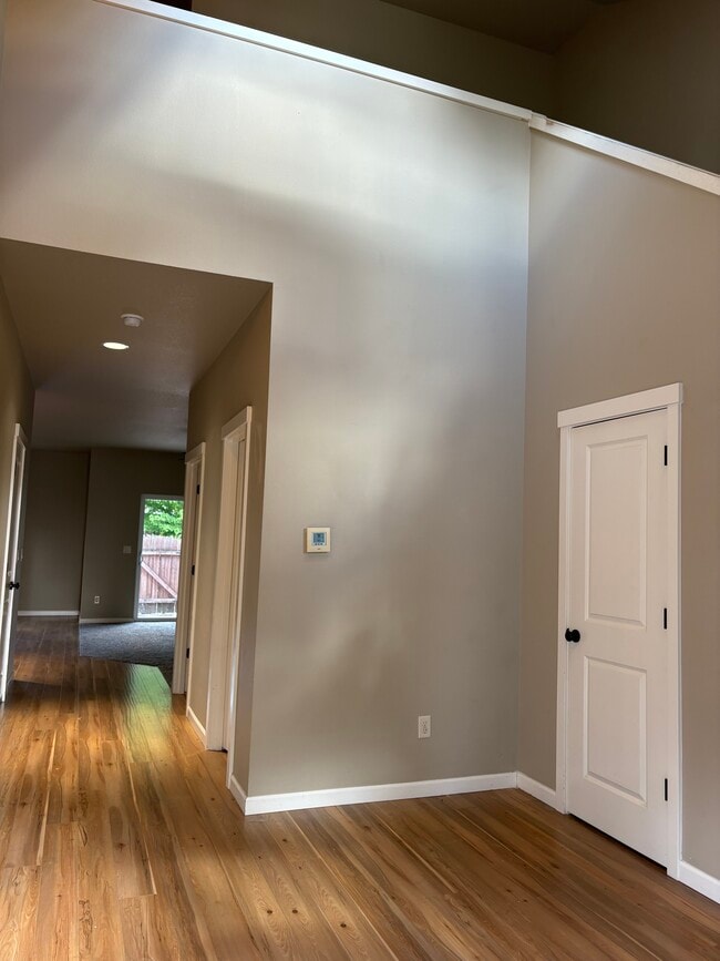 Entryway - 1916 NW Kale Way