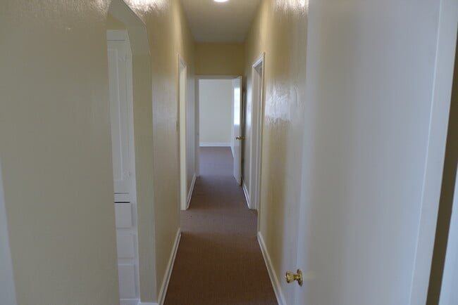 Hallway - leading to the bedroom - 1517 Dixon St
