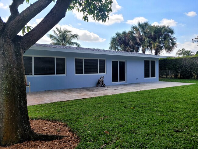 Foto del edificio - 828 Cinnamon Rd