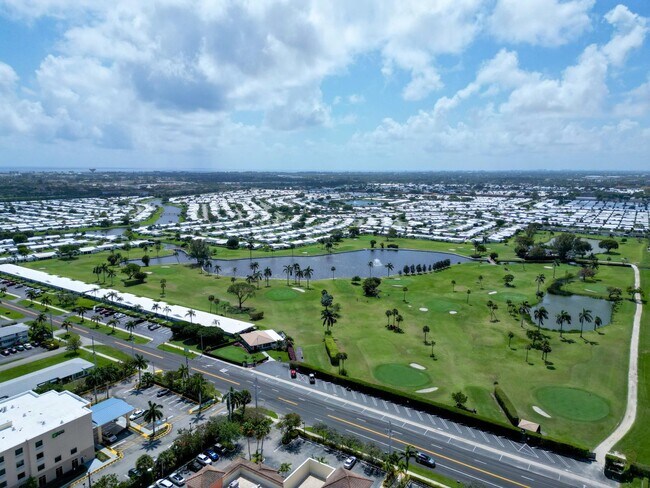 Foto del edificio - 127 Leisureville Blvd