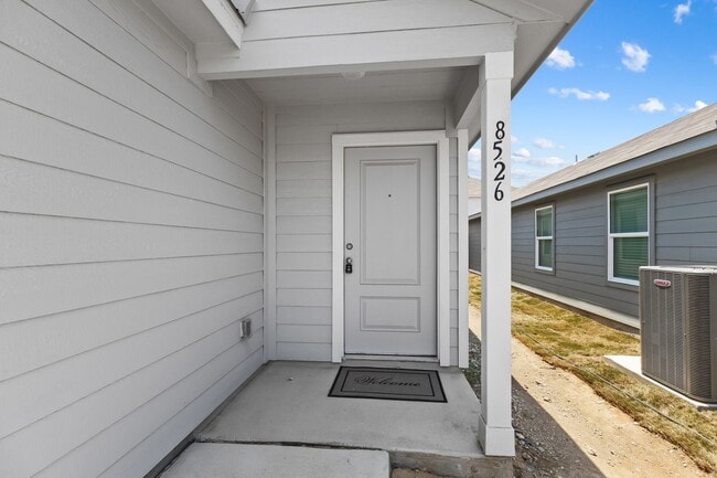 Building Photo - 8526 Sapphire Dr