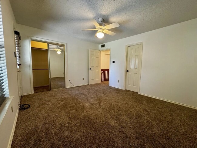 Building Photo - 2058 Owasso St