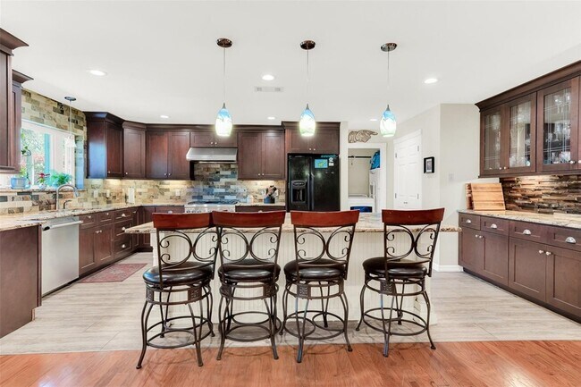 Foto del edificio - 319 E Spring Valley Rd