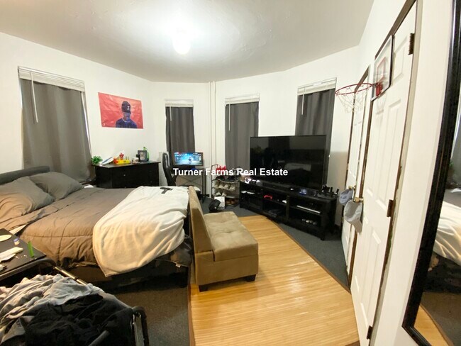 Foto del edificio - 10 Parker Hill Ave