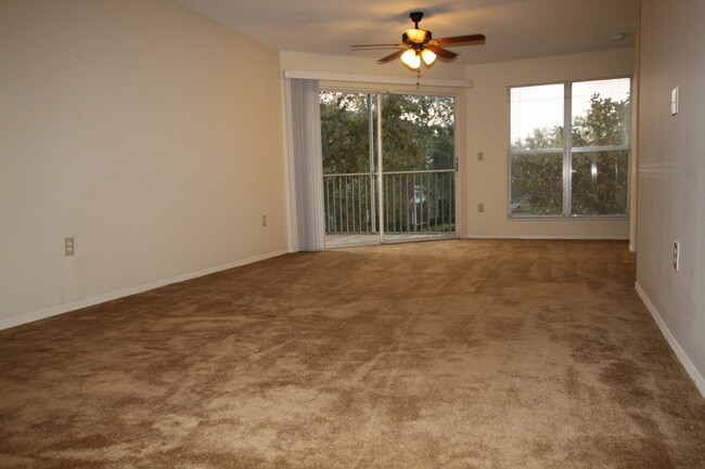 Foto del edificio - Gated - Landings of Tampa - 2nd Floor Unit...