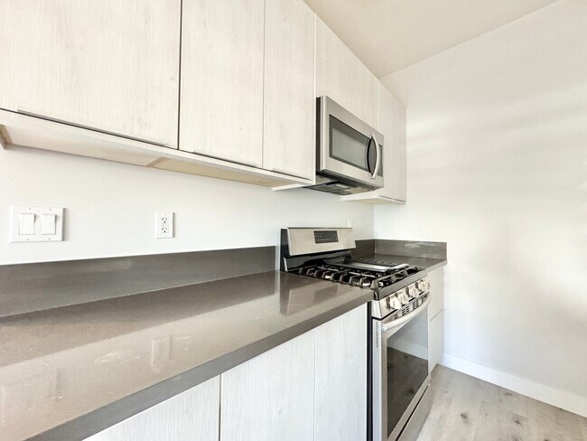 Foto del edificio - 141 N Swall Dr
