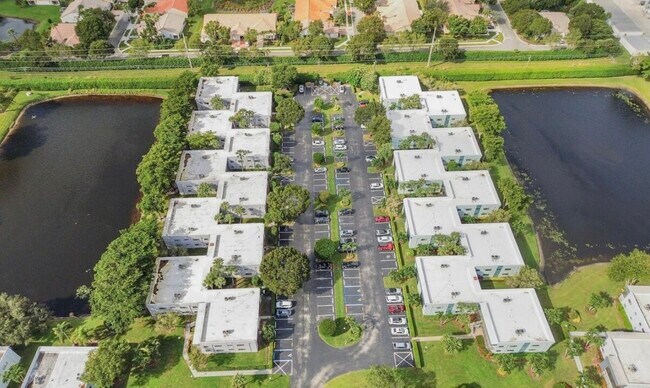 Foto del edificio - 15072 Ashland Pl