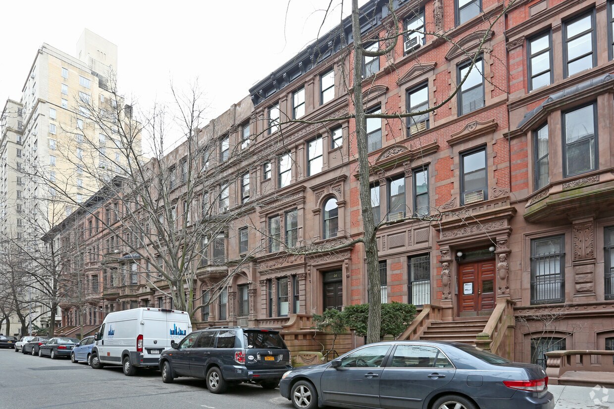 Building Photo - 32 W 88th St