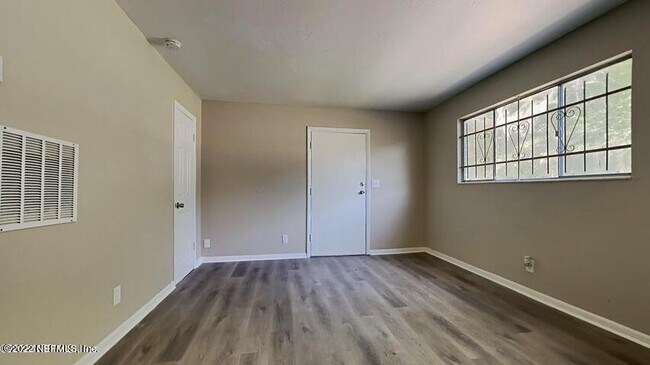 Building Photo - 6955 Miss Muffet Ln S