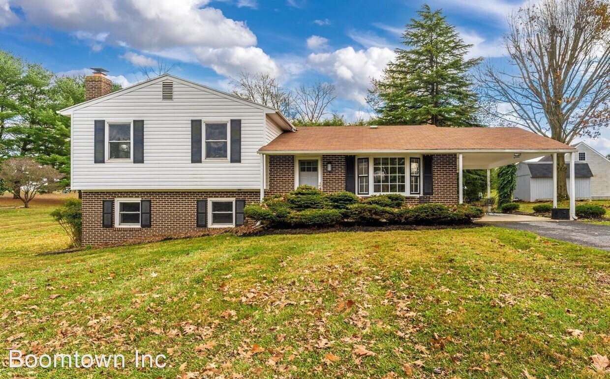 4 br, 3 bath House 3129 Pheasant Run Road House Rental in