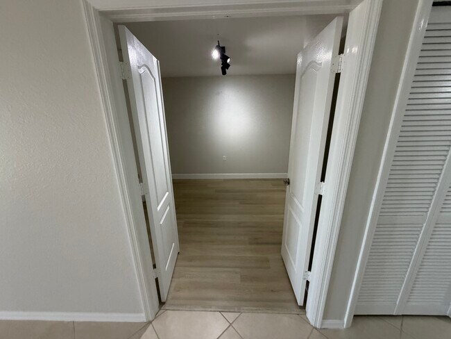 Foto del edificio - 8550 Kingbird Loop