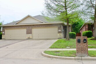 Building Photo - 2408-2410 Ravenwood Ct