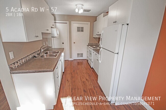 Building Photo - 2-bedroom, 1-bathroom, recently renovated ...