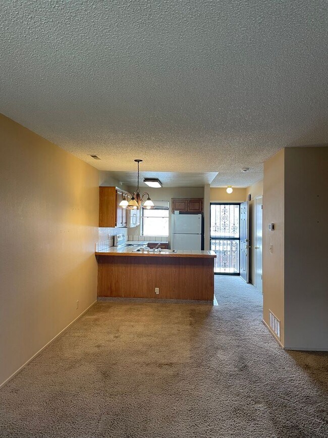 Building Photo - Quiet 2 bedroom 2 Bath