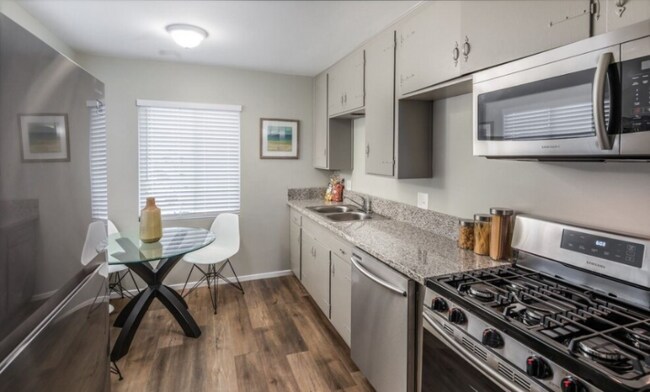 Foto del edificio - 4461 Menlo Ave