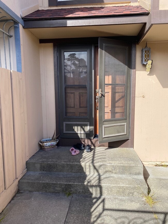 Front door with storm doors - 3912 Haussman Ct