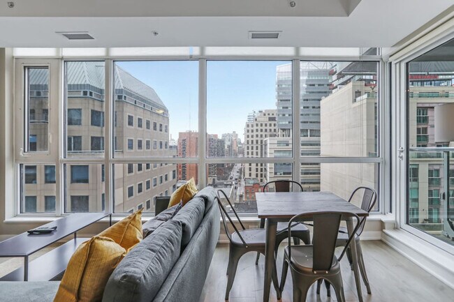 Building Photo - 199 Richmond St W