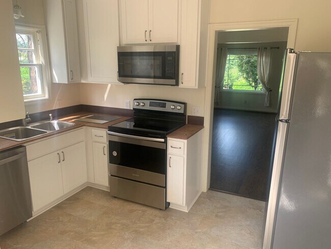 Foto del edificio - 4 br, 1 bath House - 1354 SW Spring Garden St