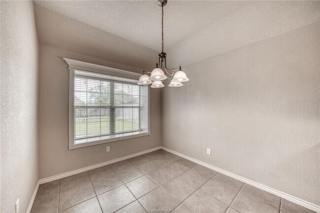 Building Photo - Available August 2026! Adorable 3/2 House in South College Station!