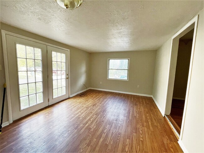 Building Photo - 2536 Wayland Ave