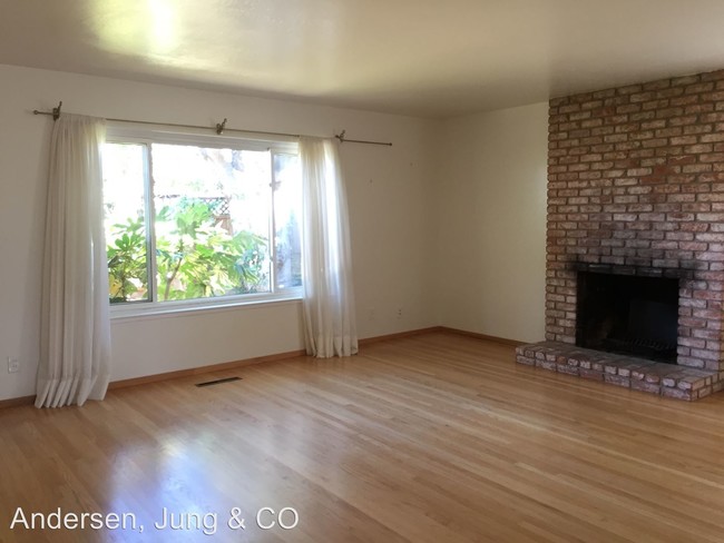 Building Photo - 4 br, 2.5 bath House - 1930 Bayview Ave.