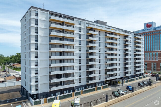 Building Photo - Iris Luxury Apartments