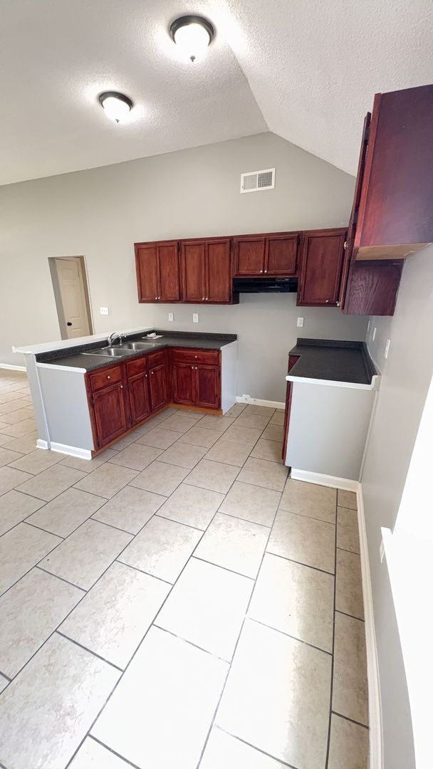 Building Photo - Charming 3 bedroom 2 bath home in Raleigh