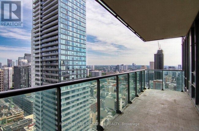 Building Photo - 33 Lombard St