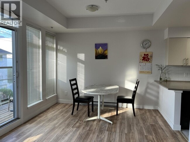 Building Photo - 5649 Kings Rd