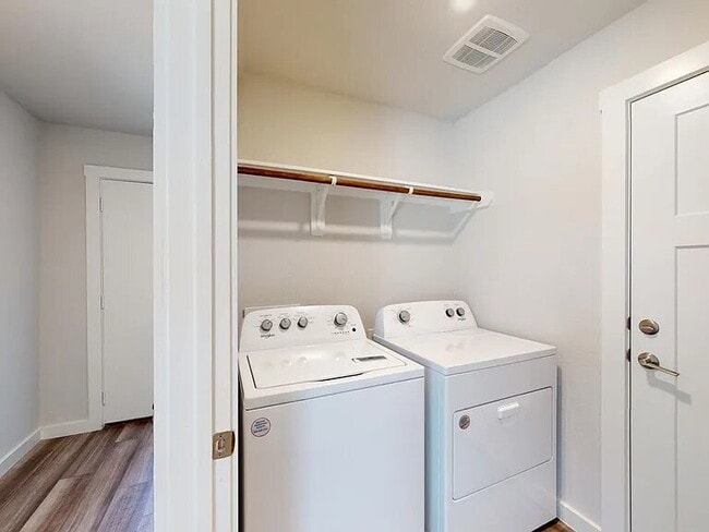 Building Photo - "Charming 3-Bedroom Retreat in College Station!"