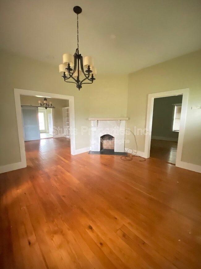 Building Photo - 403 Almon Ave