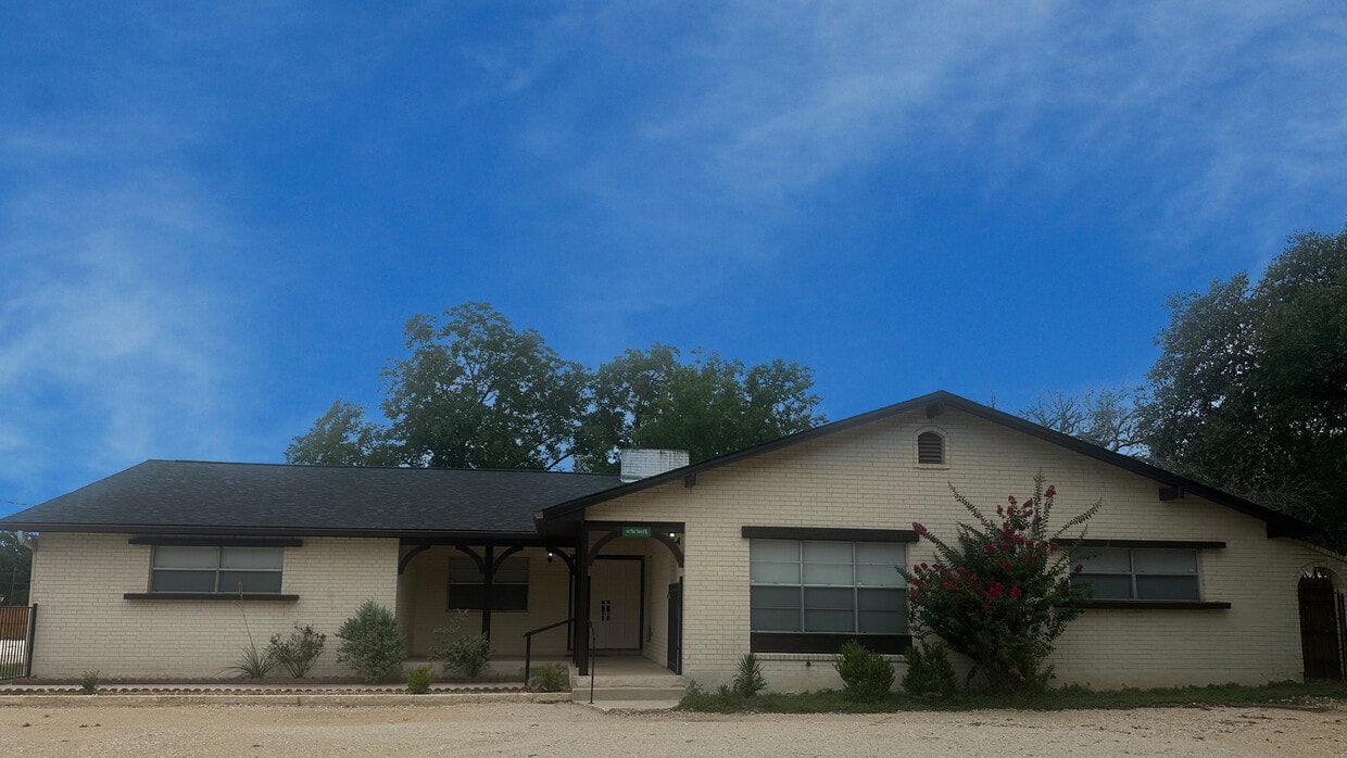 Primary Photo - 101 Pine View Dr