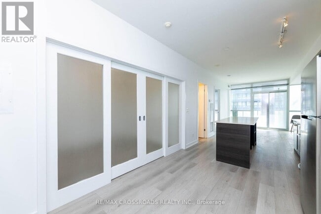 Building Photo - 169 Fort York Blvd