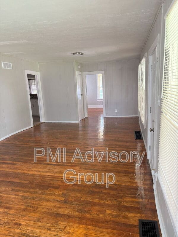 Building Photo - 3701 SW Munson Ave