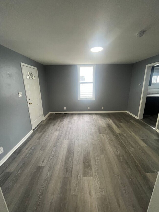 Foto del edificio - Section 8 Accepted! Spacious Newly Renovat...
