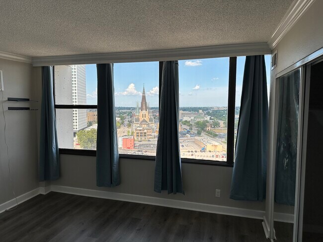 Foto del edificio - 410 W 7th St