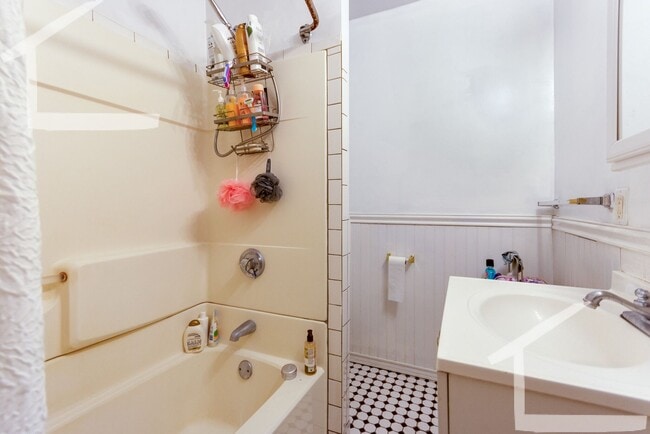 Building Photo - Unique BU Apartment